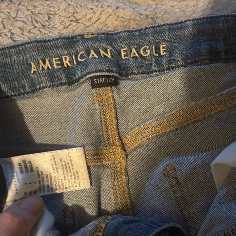 American Eagle Outfitters Ripped curvy mom Jeans - Picture 2 of 5